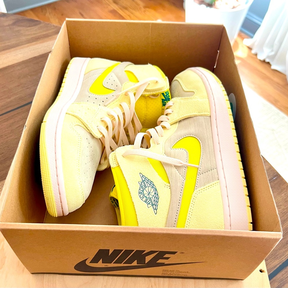 W Air Jordan 1 ZM AIR CMFT 2 - Size 12 US - Citron Tint/Dynamic Yellow